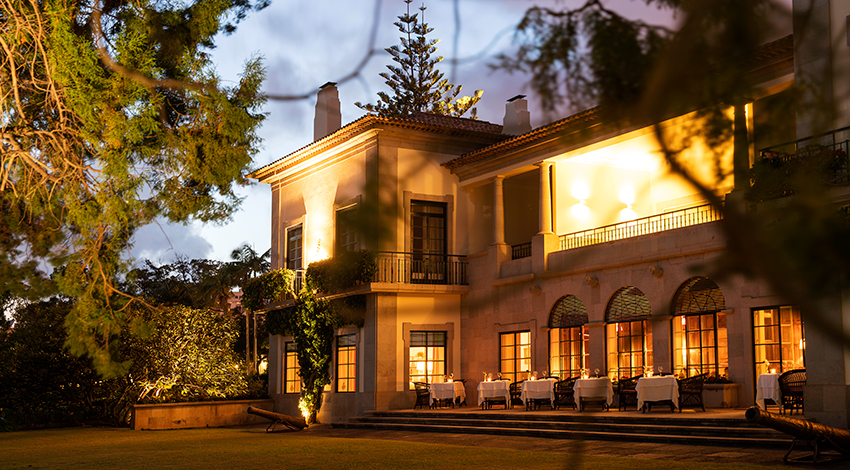 The-Dining-Room-restaurant-terrace-at-the-Manor-House---Quinta-da-Casa-Branca web